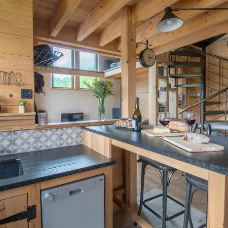 Ferienhaus Chambon-sur-lac, 2 Pieces, 2 Personnes - Fr-1-630-272 *